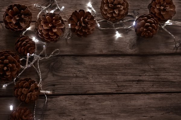 Comment installer une guirlande enfant sans percer de trous ?